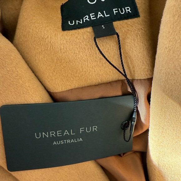 Unreal Fur - Belle de Jour Coat - Picture 5 of 6